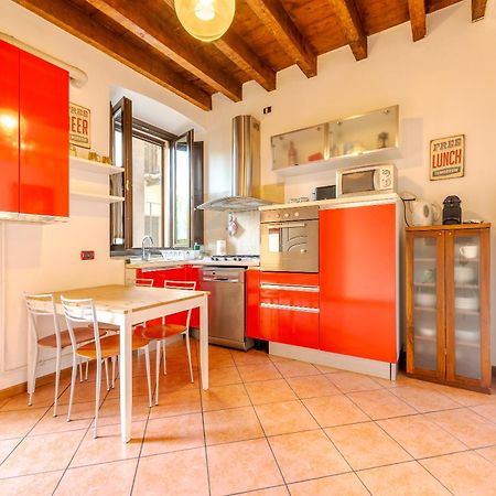 Guest Planet - Rosso Milano Apartment - Navigli Area エクステリア 写真